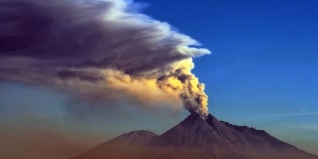 揭秘史上十大最剧烈的火山喷发：场景犹如世界末日(1)