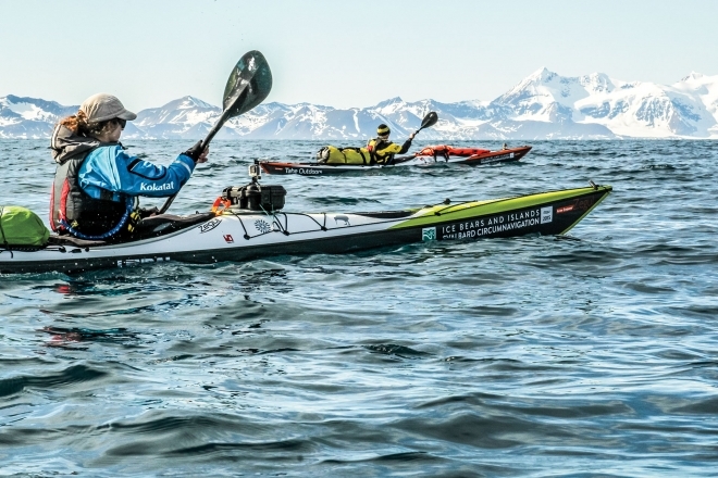 难得一见的壮美 国外户外爱好者皮划艇体验北极圈风景(4)