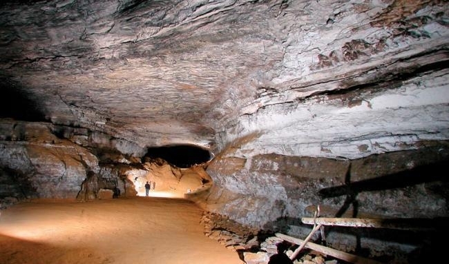 探秘世界最长山洞，200多年只探出600公里，至今未到尽头(1)